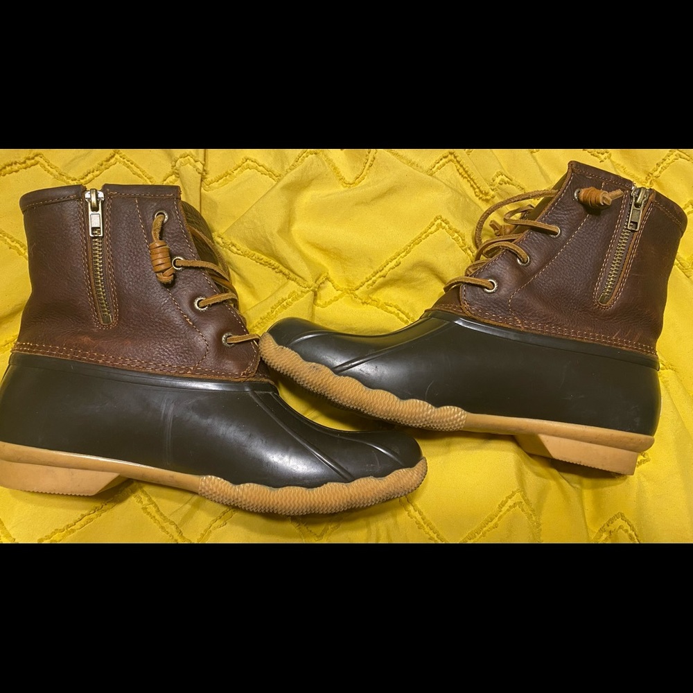 Womens sperry duck boots size 9